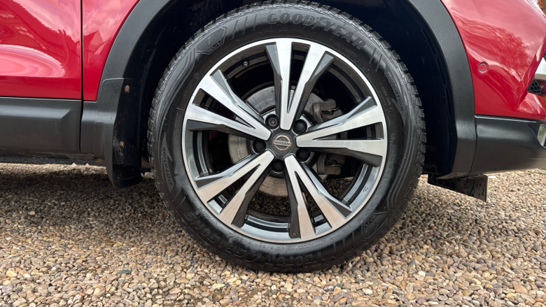 Nissan Qashqai 1.3 DiG-T N-Connecta 5dr Petrol Hatchback